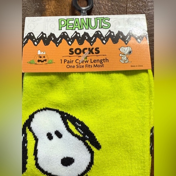 Peanuts Snoopy Halloween Trick or Treat Socks New in Packaging - Picture 2 of 4